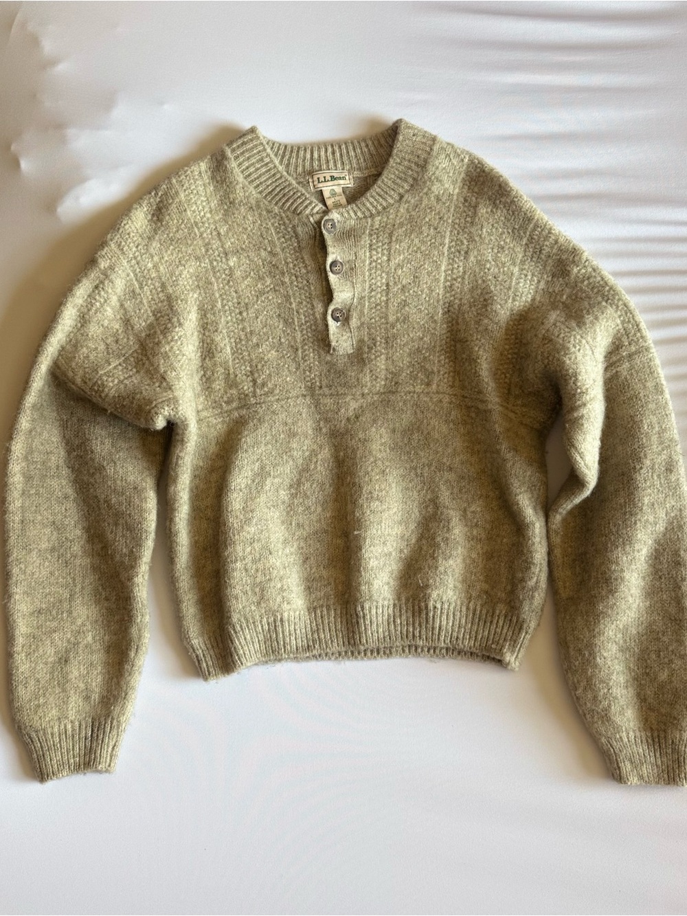 L.L. Bean Men's Soft Olive Green Henley Wool Cropped Sweater Made in Scotland